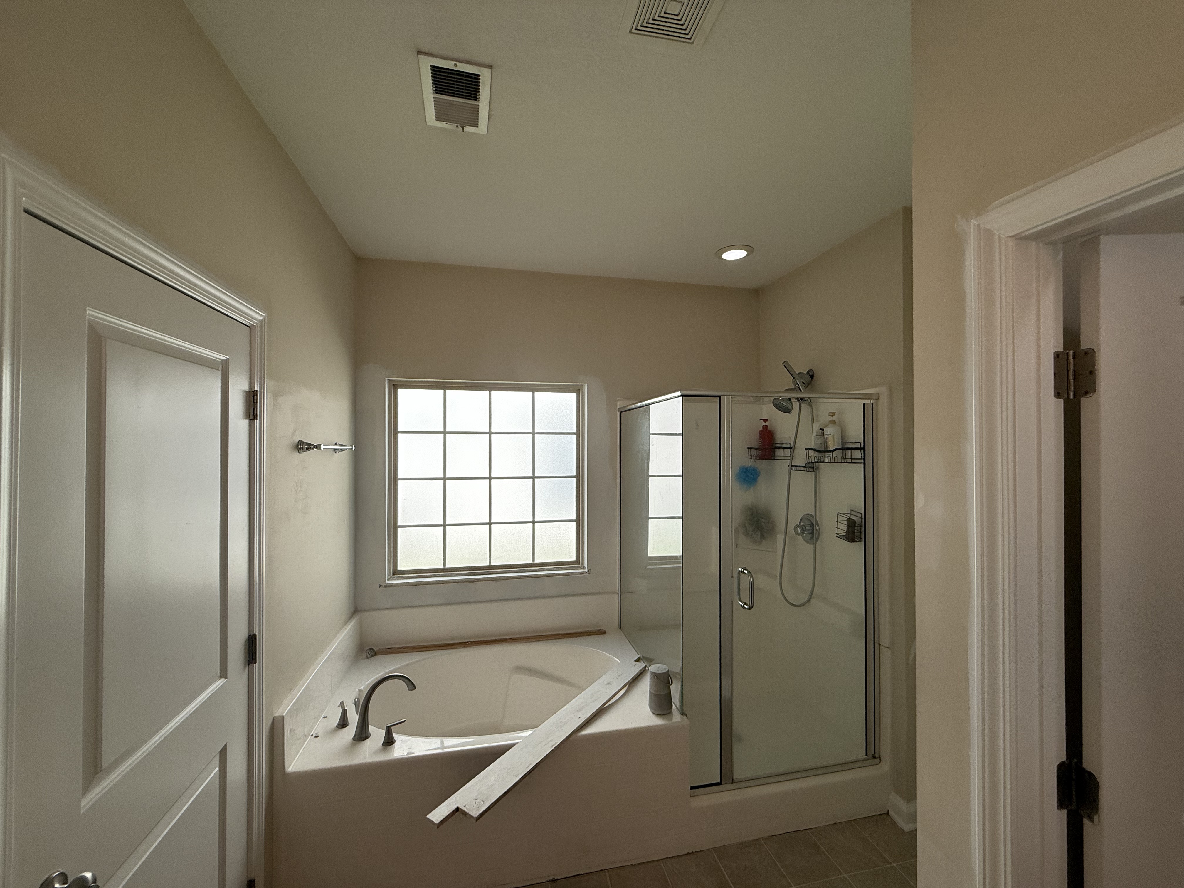 Lake Murray bathroom before repaint with plain white walls